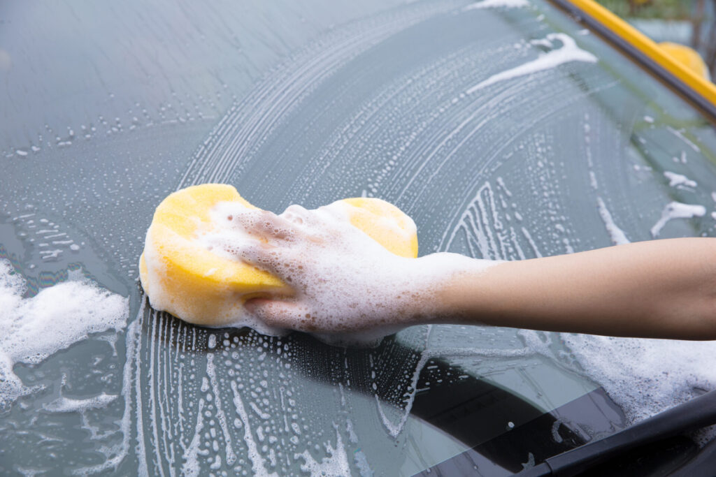 傷をつけない洗車にはスポンジとムートンどちらがいいの？